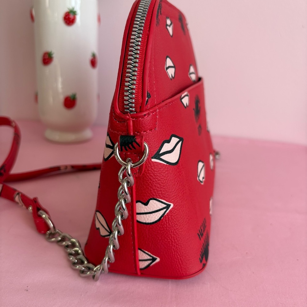 Betsey Johnson Red Crossbody Bag with Lip and Eye Design EUC - Picture 6 of 9